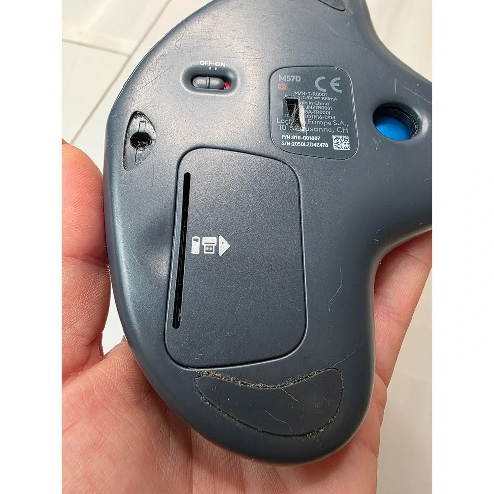 Logitech‎ M570 Wireless Trackball Mouse Ergonomic Black Blue 910-001799
